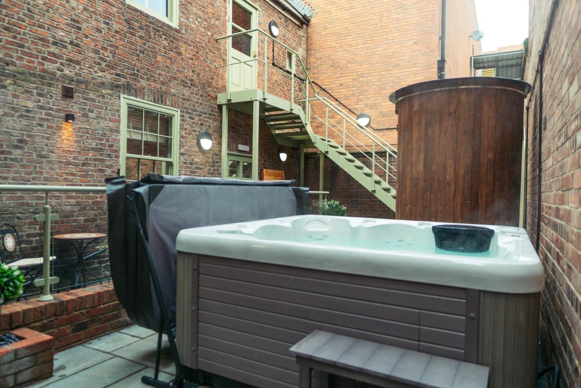 Magistrates Penthouse Suite - Town Centre Apartments With Spa Morpeth Εξωτερικό φωτογραφία