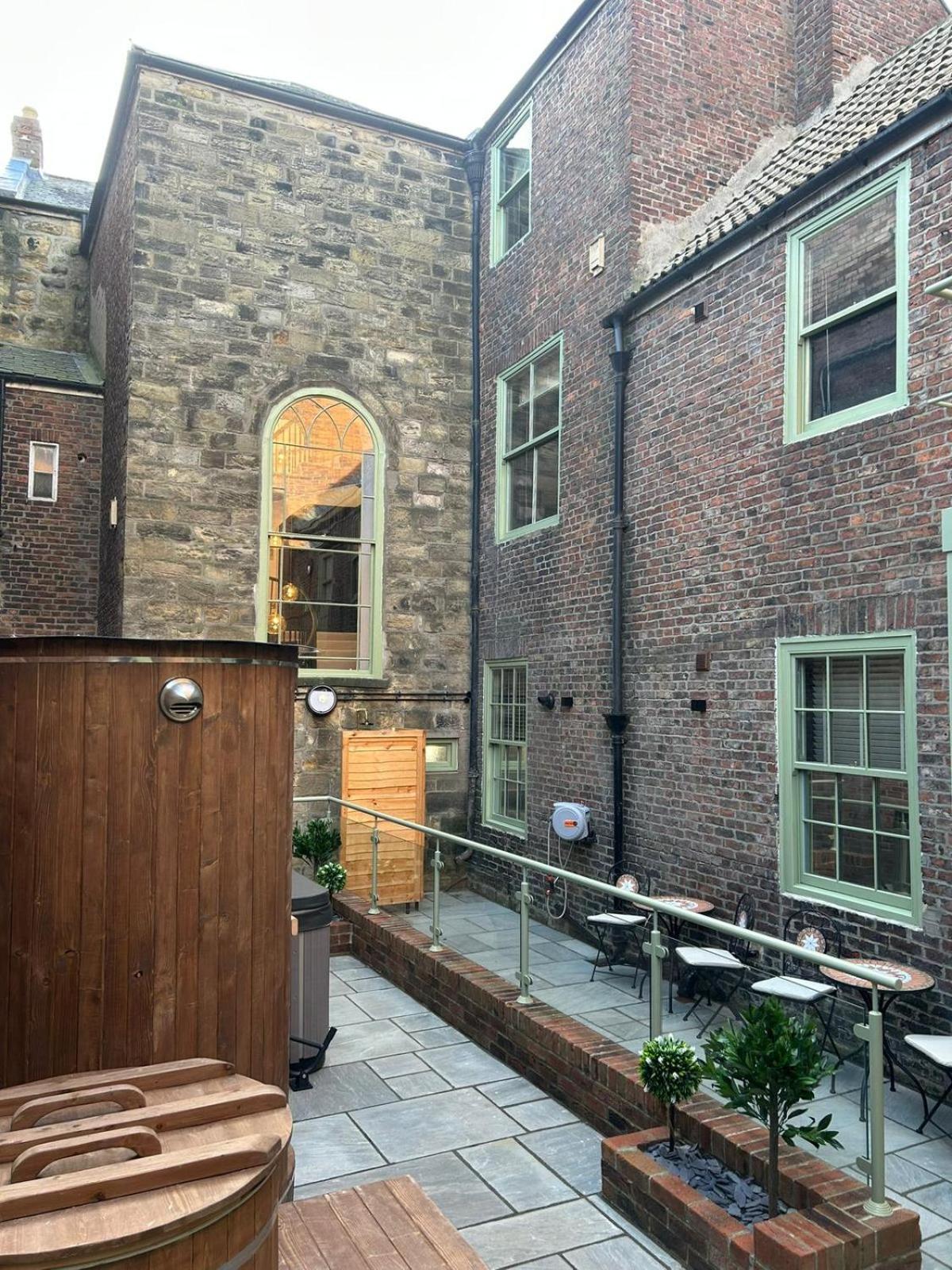 Magistrates Penthouse Suite - Town Centre Apartments With Spa Morpeth Εξωτερικό φωτογραφία